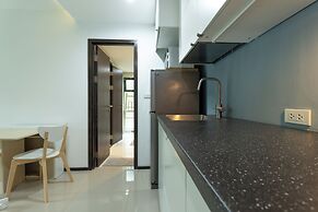 100mBeachfront gym Swimming Pools c100