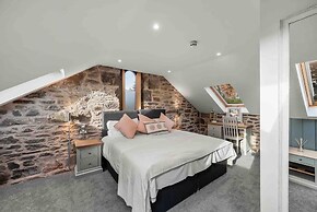 The Stables - Unique Conversion With hot tub