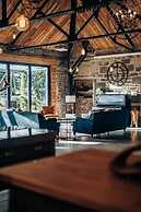 The Stables - Unique Conversion With hot tub