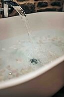 The Stables - Unique Conversion With hot tub