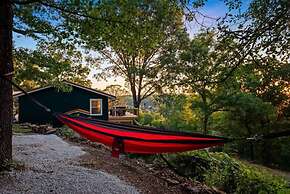 Hot Tub-Firepit-Bunkroom near Crick