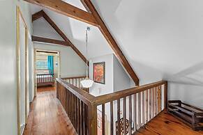Branson's Crystal Cabin