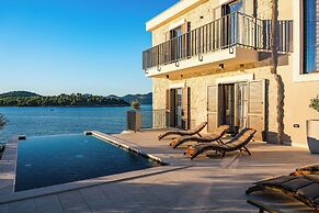 Sea front Villa Draga - infinity pool
