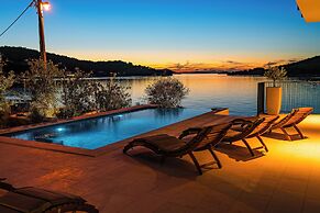 Sea front Villa Draga - infinity pool