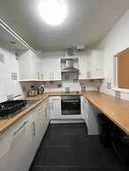 Cosy Cardiff Apartment Near City Centre