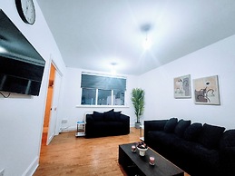 Bas Charming 3 Bedroom House