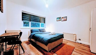 Bas Charming 3 Bedroom House