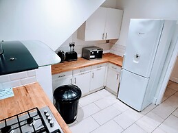 Bas Charming 3 Bedroom House