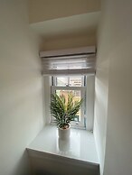 Bright & Spacious, Central for Airport and Glasgow