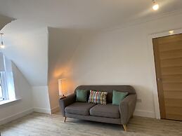 Bright & Spacious, Central for Airport and Glasgow