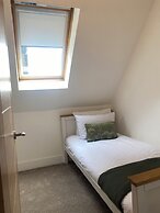 Bright & Spacious, Central for Airport and Glasgow