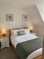 Bright & Spacious, Central for Airport and Glasgow