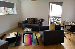 City Centre Duplex Sleeps 4 H55