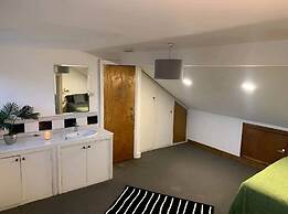 City Centre Duplex Sleeps 4 H55