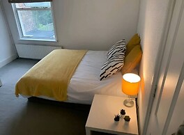 City Centre Duplex Sleeps 4 H55