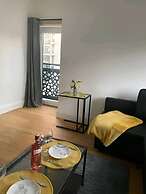 City Centre Duplex Sleeps 4 H55