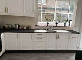 City Centre Duplex Sleeps 4 H55