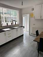 City Centre Duplex Sleeps 4 H55