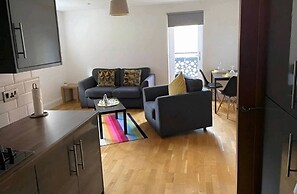 City Centre Duplex Sleeps 4 H1