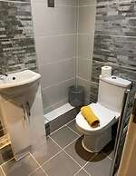 City Centre Duplex Sleeps 4 H1