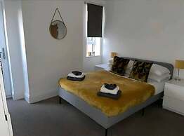 City Centre Duplex Sleeps 4 H1