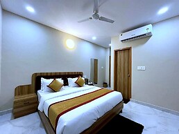 Hotel Vrinda Niddhivan- near Prem mandir