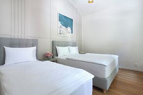 Encore Boutique Residence by Dwellfort