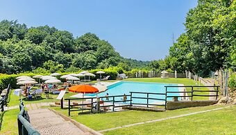 Residence with thermal pools in Sorano