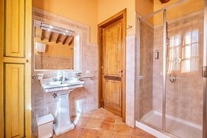 Residence with thermal pools in Sorano