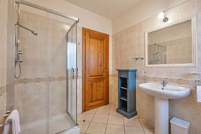 Residence with thermal pools in Sorano