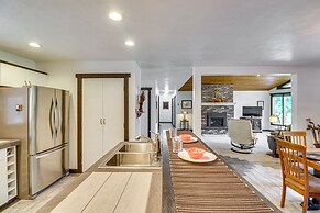 Deck & Mtn Views: Libby Home on Golf Course!