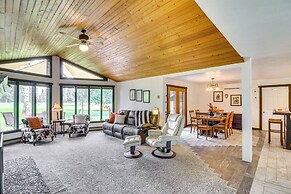 Deck & Mtn Views: Libby Home on Golf Course!