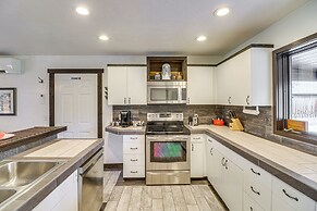 Deck & Mtn Views: Libby Home on Golf Course!