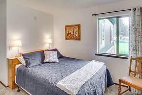 Deck & Mtn Views: Libby Home on Golf Course!