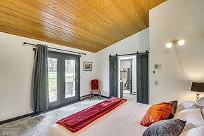 Deck & Mtn Views: Libby Home on Golf Course!