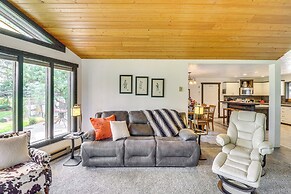 Deck & Mtn Views: Libby Home on Golf Course!