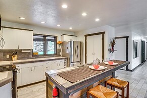 Deck & Mtn Views: Libby Home on Golf Course!