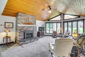 Deck & Mtn Views: Libby Home on Golf Course!