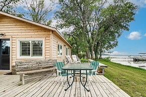 Charming Minnesota Cabin w/ Dock on Big Pine Lake!