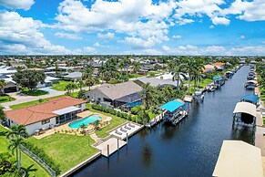 5 Mi to Beach: Cape Coral Oasis w/ Lanai