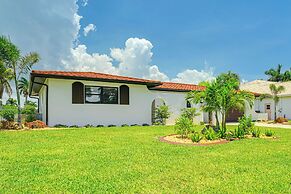 5 Mi to Beach: Cape Coral Oasis w/ Lanai