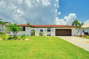 5 Mi to Beach: Cape Coral Oasis w/ Lanai