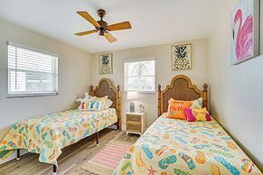 5 Mi to Beach: Cape Coral Oasis w/ Lanai