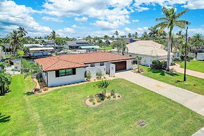 5 Mi to Beach: Cape Coral Oasis w/ Lanai