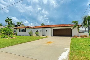 5 Mi to Beach: Cape Coral Oasis w/ Lanai
