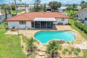 5 Mi to Beach: Cape Coral Oasis w/ Lanai