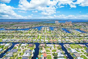 5 Mi to Beach: Cape Coral Oasis w/ Lanai