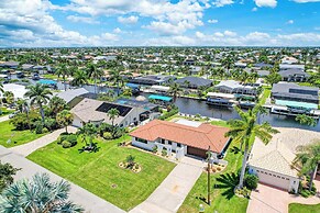 5 Mi to Beach: Cape Coral Oasis w/ Lanai