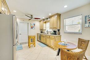 5 Mi to Beach: Cape Coral Oasis w/ Lanai
