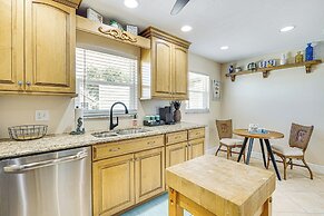 5 Mi to Beach: Cape Coral Oasis w/ Lanai